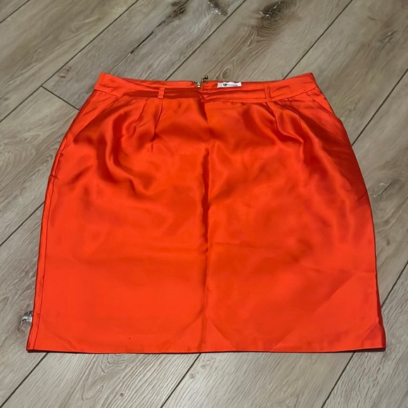 Size 8 Kate Spade Vibrant Orange Skirt with Pockets - Picture 1 of 3